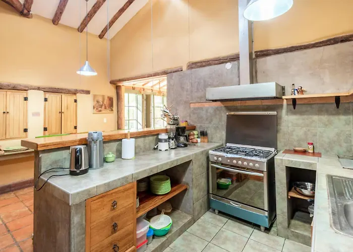 Peaceful 4br With Nature View Villa Písac